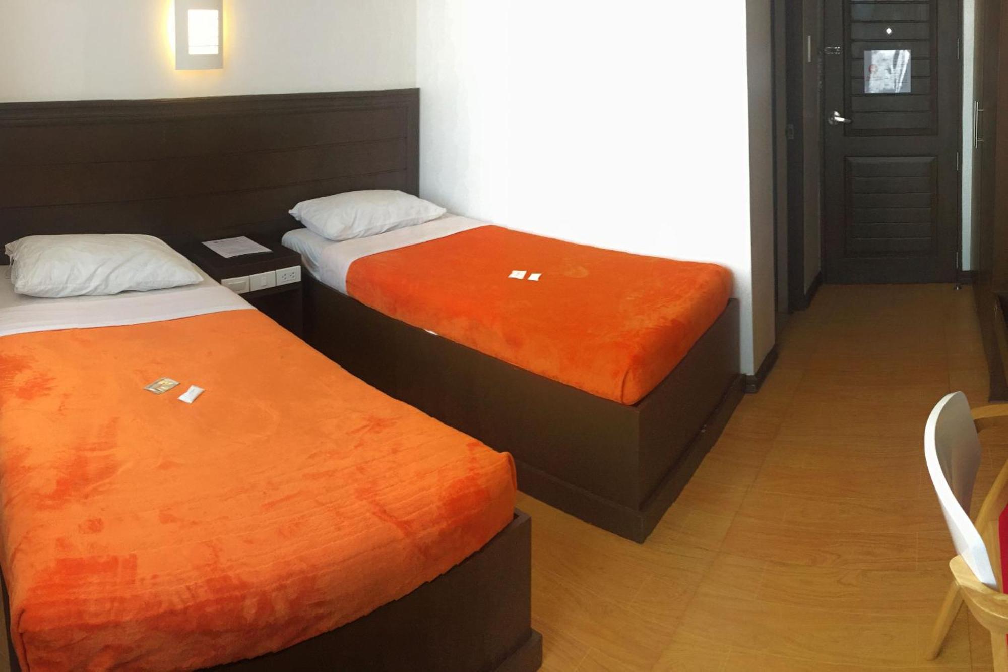 Pearli View Hotel Iloilo Powered By Cocotel Habitación foto
