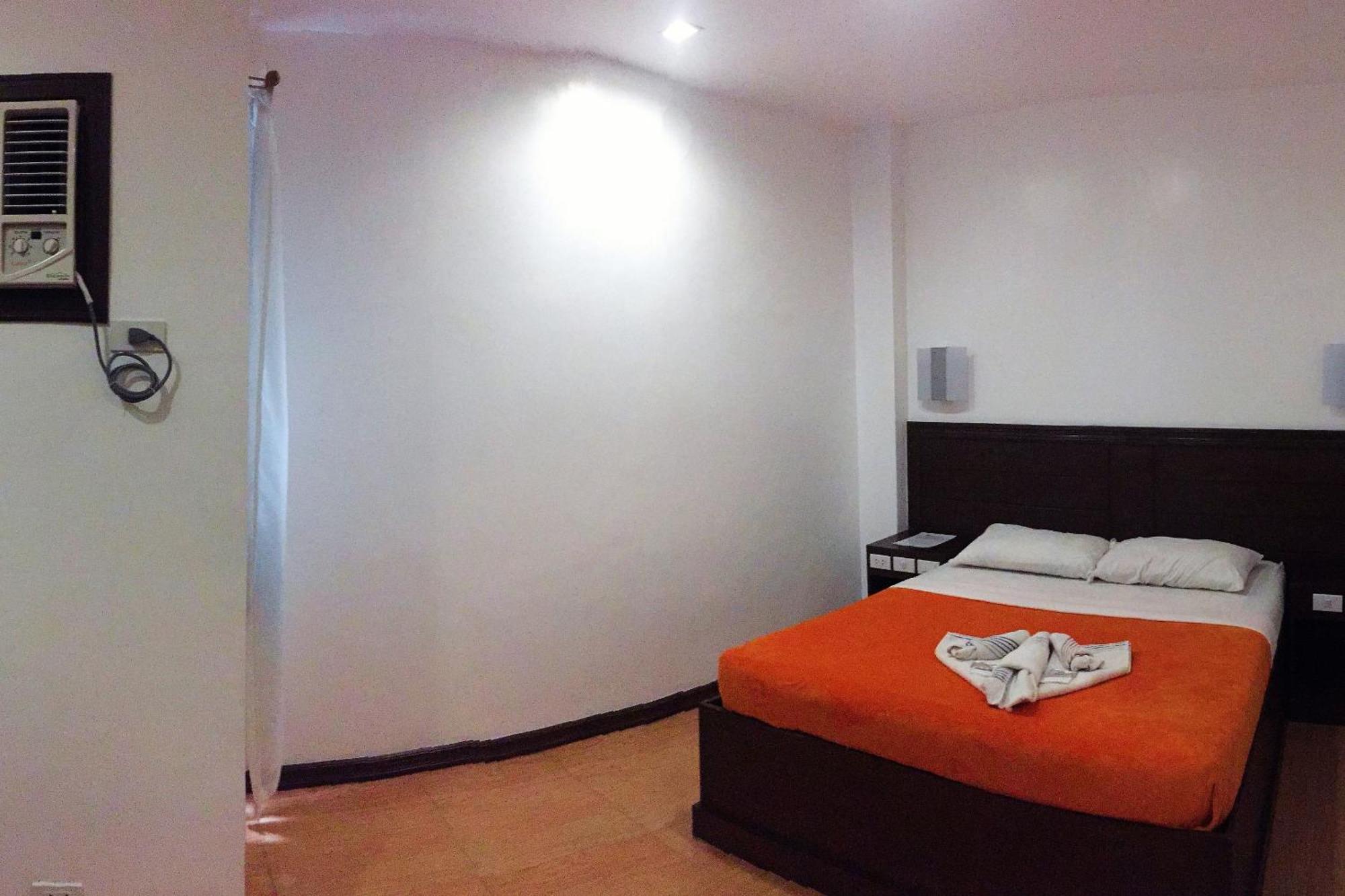 Pearli View Hotel Iloilo Powered By Cocotel Habitación foto