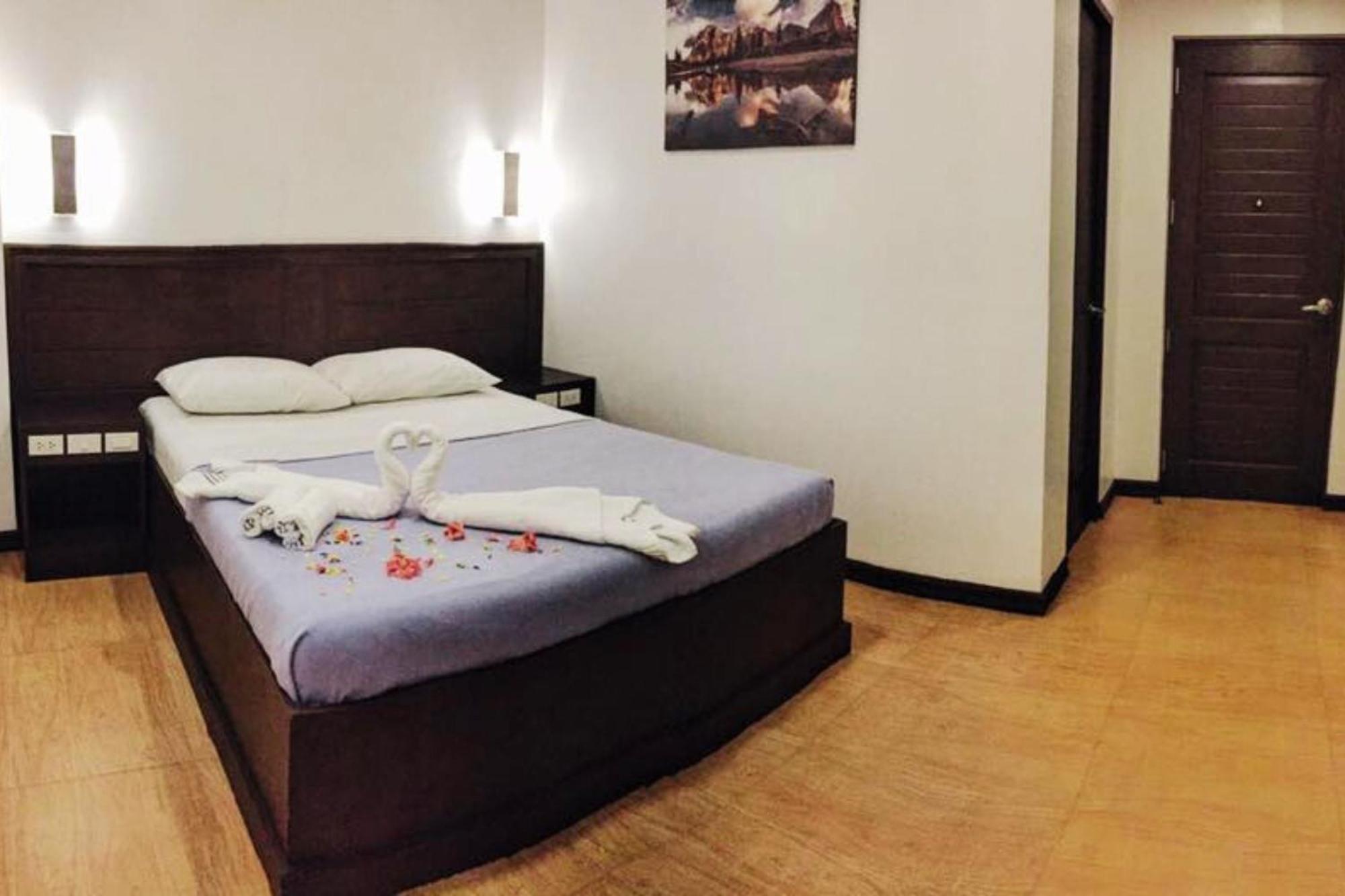 Pearli View Hotel Iloilo Powered By Cocotel Habitación foto
