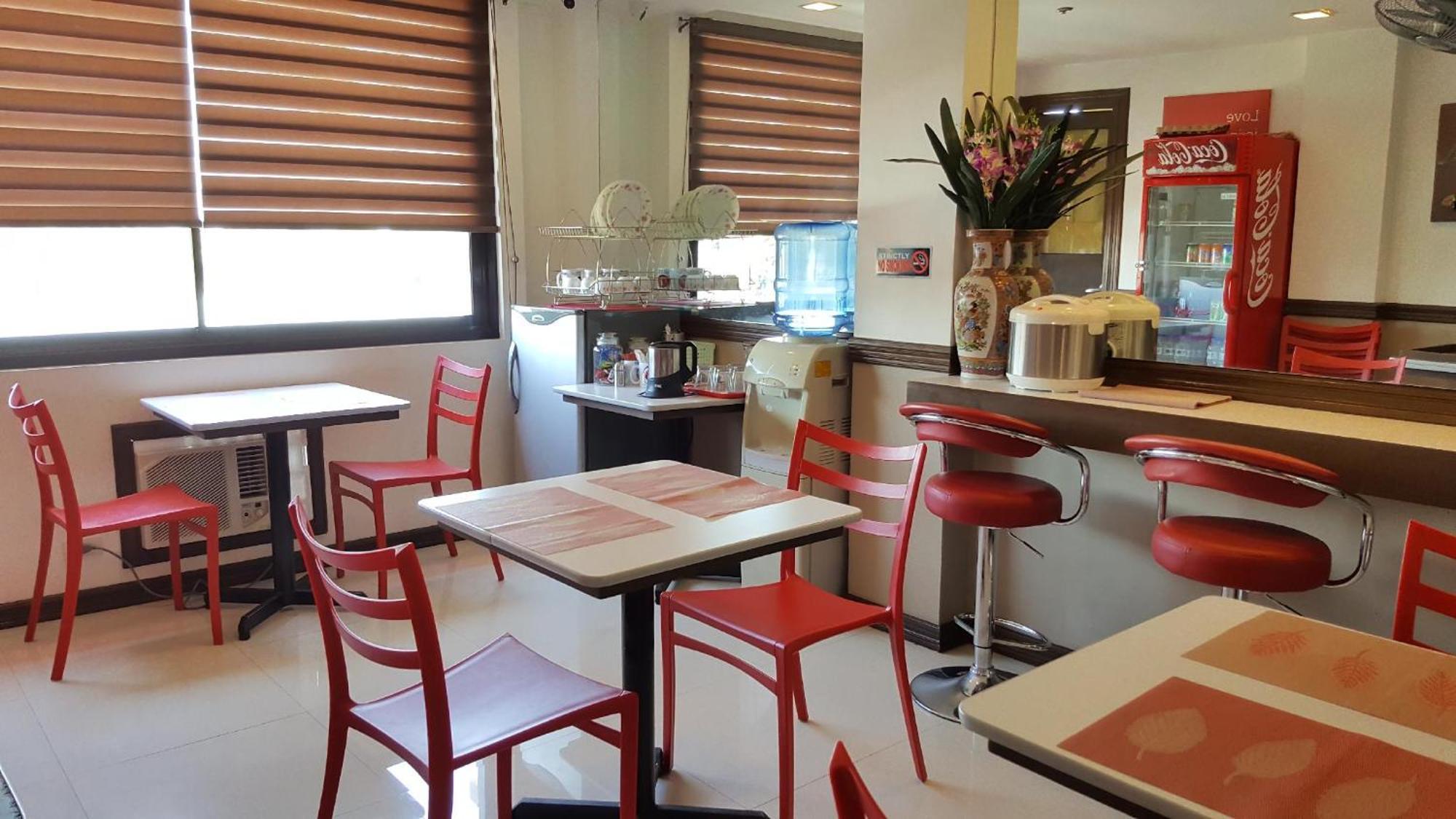 Pearli View Hotel Iloilo Powered By Cocotel Exterior foto